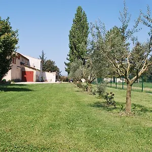 https://la-maison-dalbert-cadenet.fr-provencehotel.com